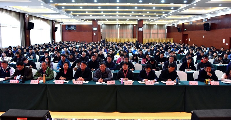 「云南教育新聞」教師教書育人該如何堅守自己的初心？